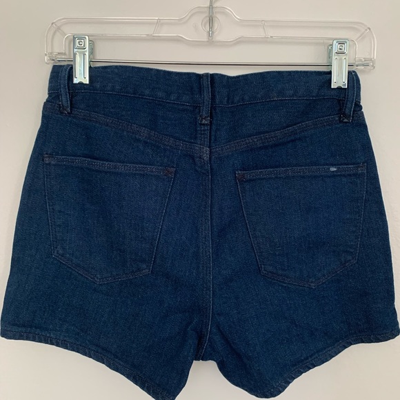 Alexa Chung . Beautiful dark blue short . - Picture 2 of 5